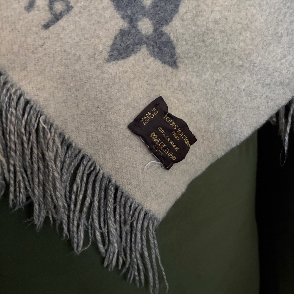 Louis Vuitton Cream and Gray Wool Accent Cover